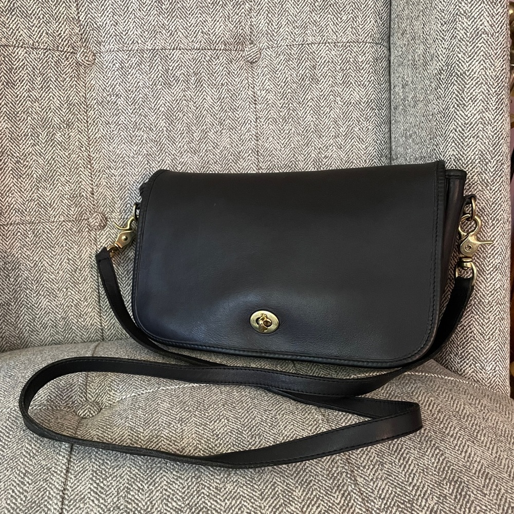 Vintage Coach Black Leather Shoulder Bag